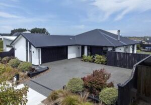 72 tiritiri moana 72 Tiritiri Moana Drive, Pegasus
